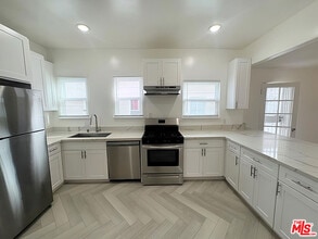 126 S Hamilton Dr in Beverly Hills, CA - Building Photo - Building Photo