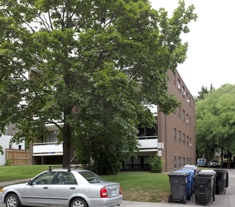 200 Erskine Ave in Toronto, ON - Building Photo