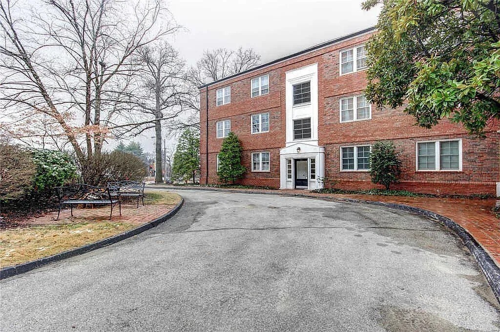 925 S Hanley Rd in St. Louis, MO - Building Photo