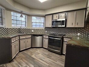 2712 Monroe Ave in Rosenberg, TX - Foto de edificio - Building Photo