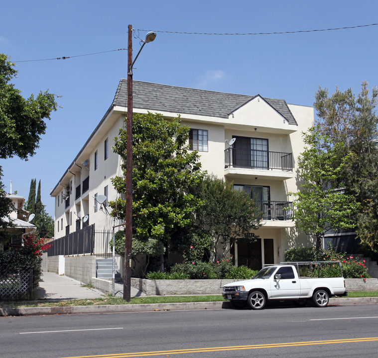 7437 Haskell Ave in Van Nuys, CA - Building Photo