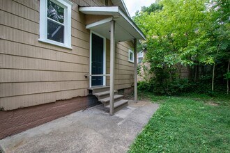 2212 Snyder Ave NE in Canton, OH - Building Photo - Building Photo