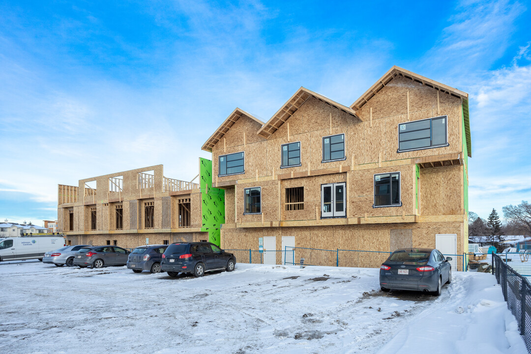 2920 28 St SE in Calgary, AB - Building Photo