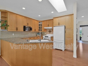 445-445 Yates Rd in Kelowna, BC - Building Photo - Building Photo