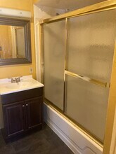 84 Center St, Unit 5 in Oneonta, NY - Foto de edificio - Building Photo