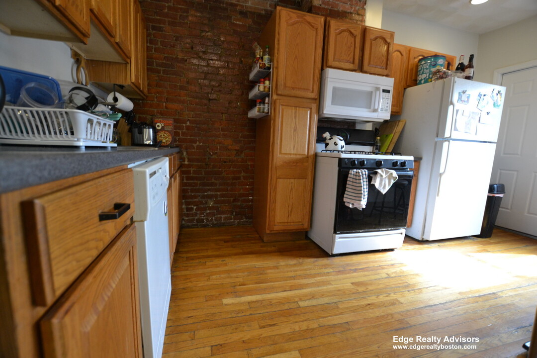 18 Alcott St, Unit 4 in Boston, MA - Building Photo