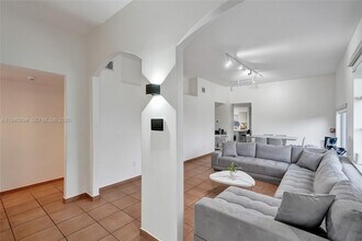 898 NW 131st Ave in Miami, FL - Building Photo - Building Photo