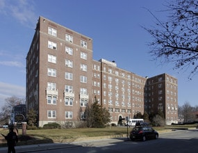 Wayland Manor in Providence, RI - Foto de edificio - Building Photo