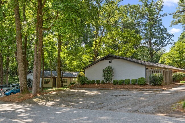 Springdale Apartments in Decatur, GA - Building Photo - Building Photo