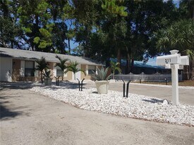 311 58th Ave E in Bradenton, FL - Building Photo