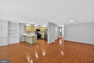 74 Castleton Rd in Princeton, NJ - Building Photo