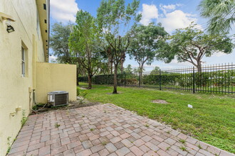 813 Imperial Lake Rd in West Palm Beach, FL - Building Photo - Building Photo