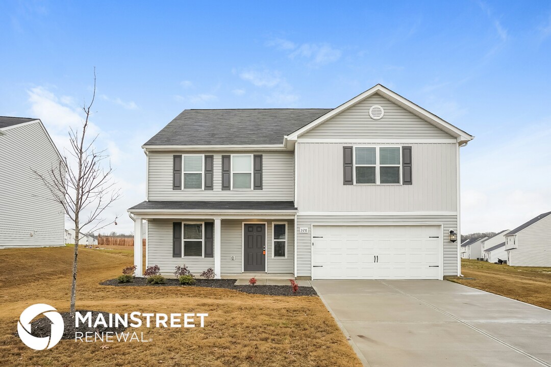 328 Iron Horse Ln in Burlington, NC - Foto de edificio