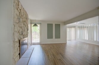 4 Millstone Ct in Palos Hills, IL - Building Photo - Building Photo