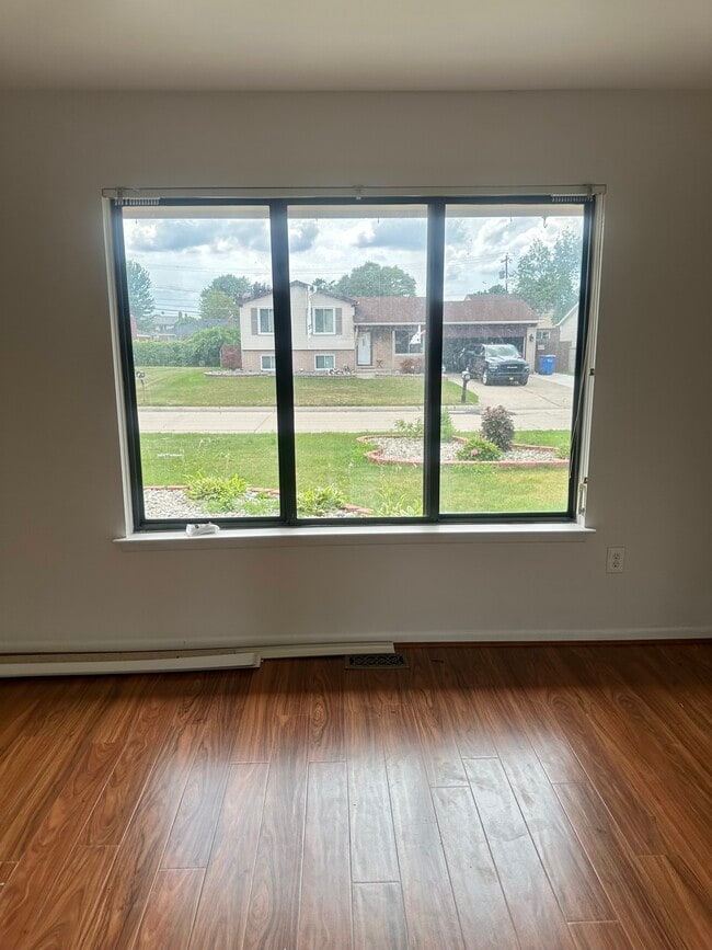 property at 29148 W Nottingham Cir
