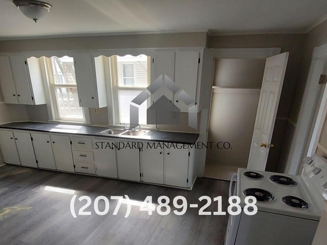 18 Summer St in Waterville, ME - Building Photo - Building Photo