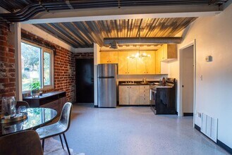 15 Burbank Dr SW in Atlanta, GA - Building Photo - Building Photo