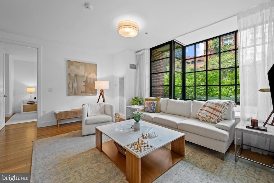 3303 Water St NW, Unit 3C in Washington, DC - Building Photo