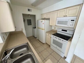 1222 Bermuda Lakes Ln in Kissimmee, FL - Foto de edificio - Building Photo