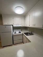 303 Lee St in Oakland, CA - Foto de edificio - Building Photo