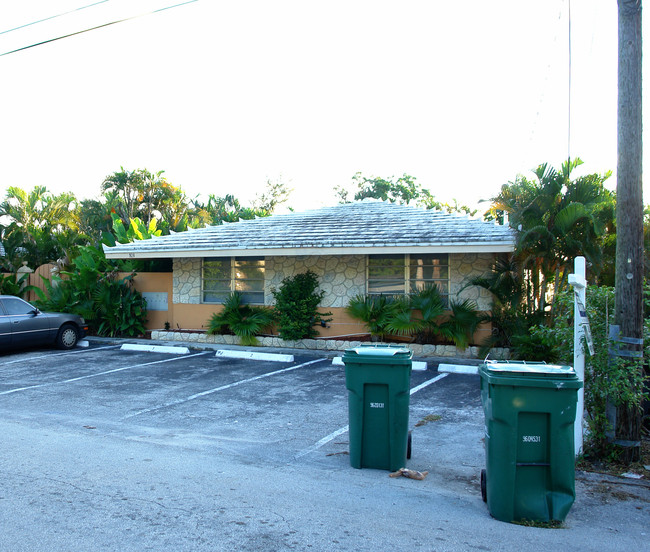 924 NE 17th Ter in Fort Lauderdale, FL - Building Photo - Building Photo