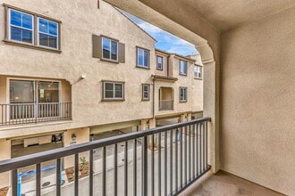 2208 Mountain Laurel Rd in San Marcos, CA - Foto de edificio - Building Photo