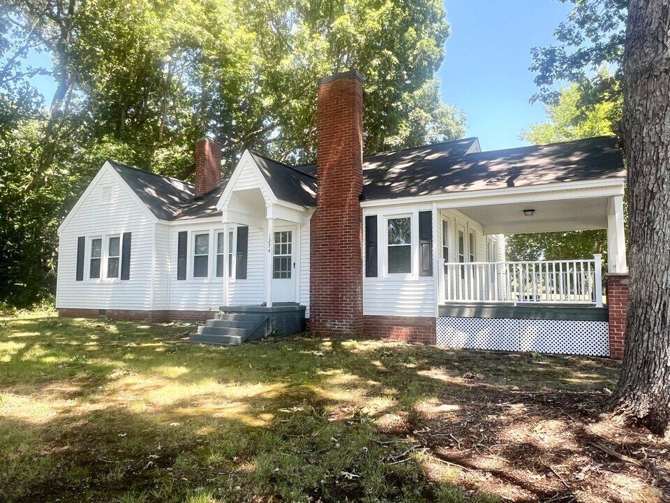 1274 St Marks Church Rd in Burlington, NC - Building Photo