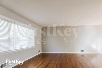 8925 Grandview Dr in Overland Park, KS - Building Photo - Building Photo