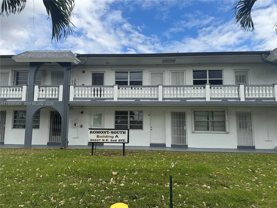 20337 NE 2nd Ave in Miami, FL - Building Photo