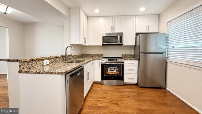 property at 2473 Glengyle Dr