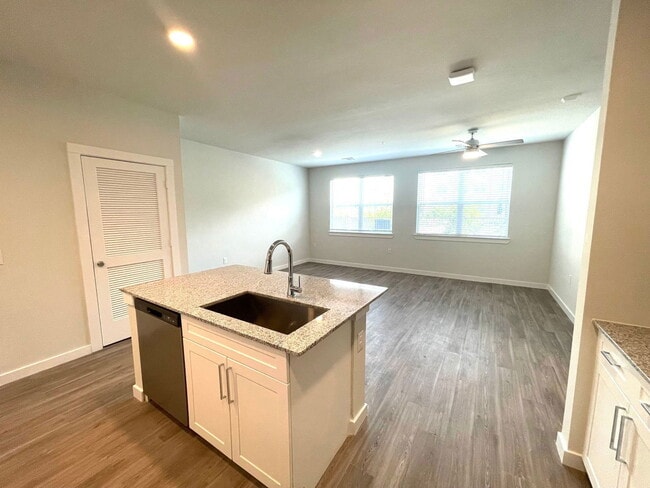 1518 FM2001 in Buda, TX - Foto de edificio - Building Photo