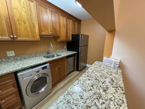 92 Eastern Ave in Manchester, NH - Foto de edificio - Building Photo