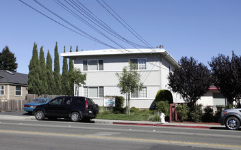 Lake Chabot Apartments in Castro Valley, CA - Foto de edificio - Building Photo