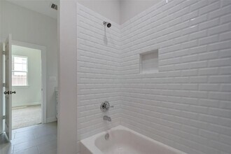 5528 Larkin St in Houston, TX - Building Photo - Building Photo
