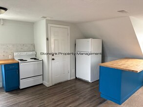 37 Godfrey St in Taunton, MA - Building Photo - Building Photo