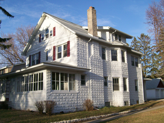 1328 Dale St N in St. Paul, MN - Foto de edificio - Building Photo