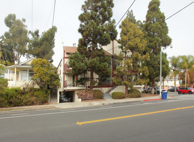 323 Bicknell Ave in Santa Monica, CA - Building Photo - Building Photo