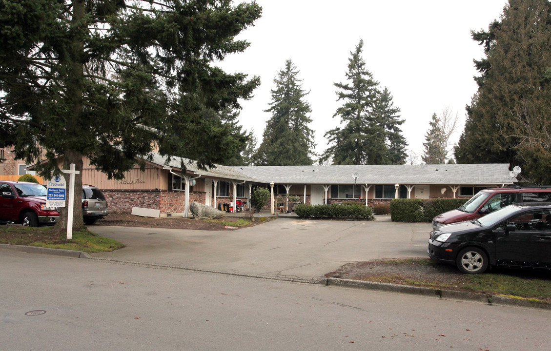 1730 S 305th Pl in Federal Way, WA - Foto de edificio