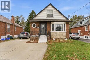262 E 17th St in Hamilton, ON - Building Photo