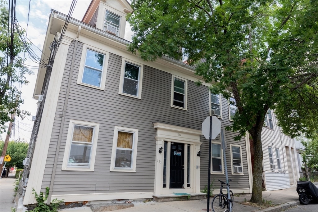 157 Perkins St, Unit 3 in Somerville, MA - Building Photo