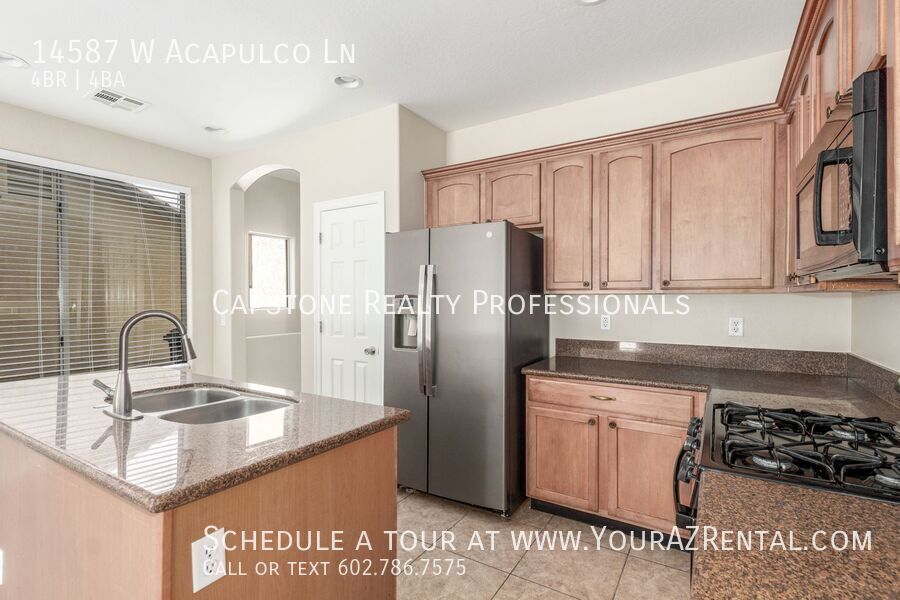 14587 W Acapulco Ln in Surprise, AZ - Building Photo