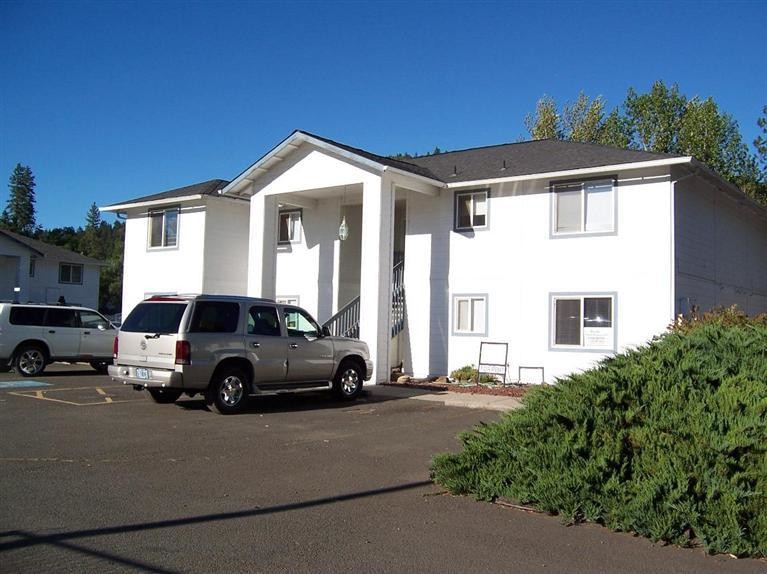 20 Dion Ct in Shady Cove, OR - Building Photo