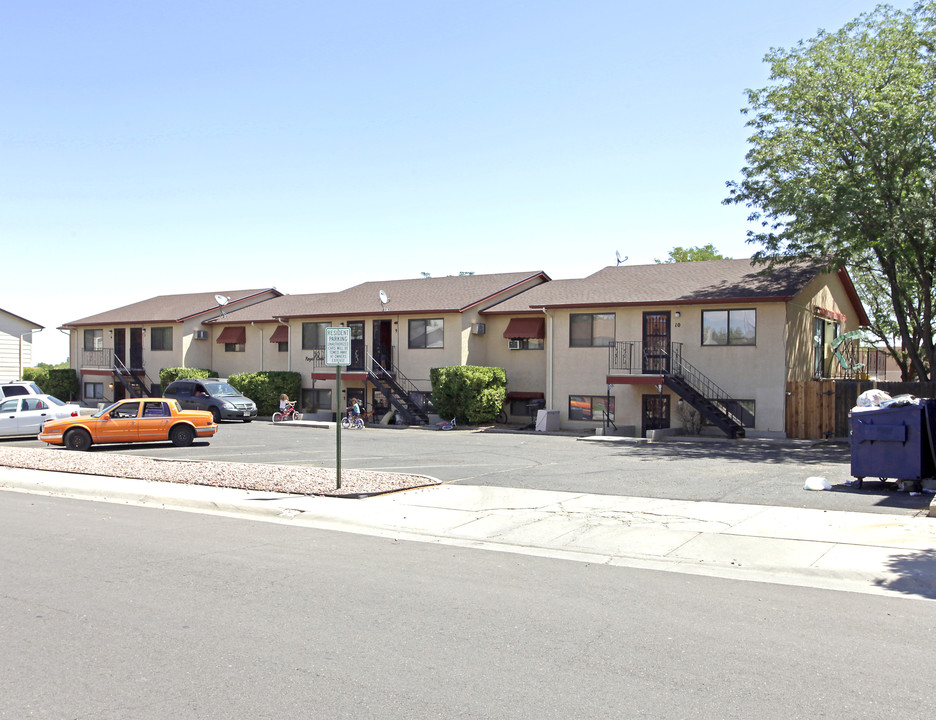 50 Royal Crest Dr in Pueblo, CO - Foto de edificio