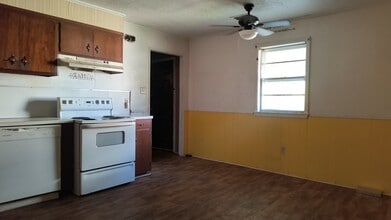 10 W Millaway Dr in Pine Bluff, AR - Building Photo - Building Photo