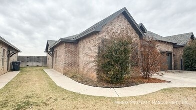 2009 102nd St in Lubbock, TX - Building Photo - Building Photo