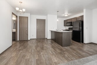 Aspen Commons in Sioux Falls, SD - Foto de edificio - Building Photo