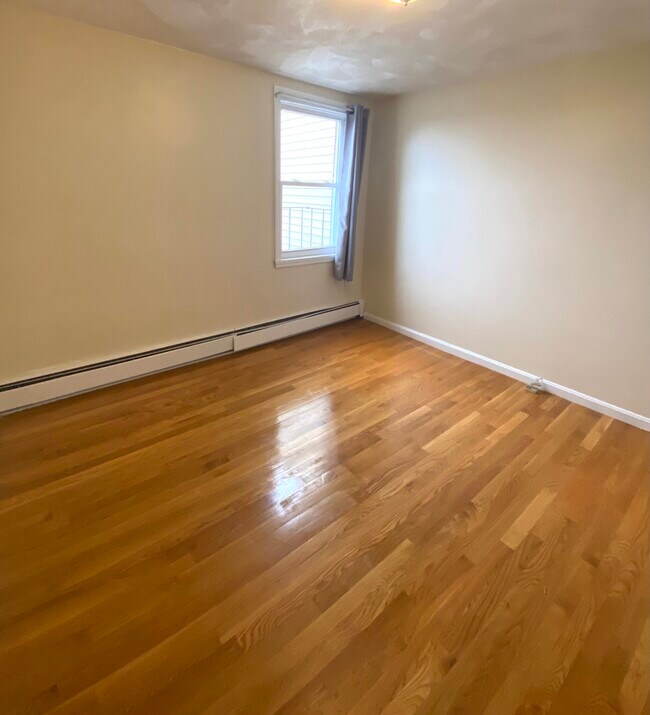 147 Princeton St, Unit 3 in Boston, MA - Building Photo - Building Photo