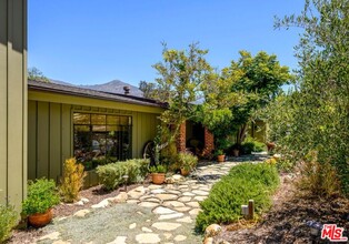 535 Barker Pass Rd in Montecito, CA - Building Photo - Building Photo