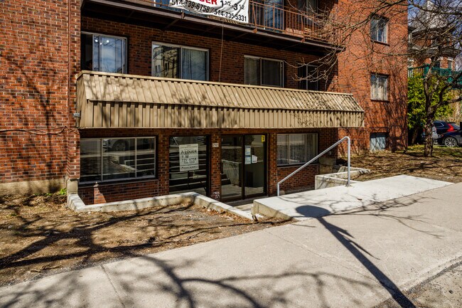 2965 De La Côte Sainte Catherine Ch in Montréal, QC - Building Photo - Building Photo