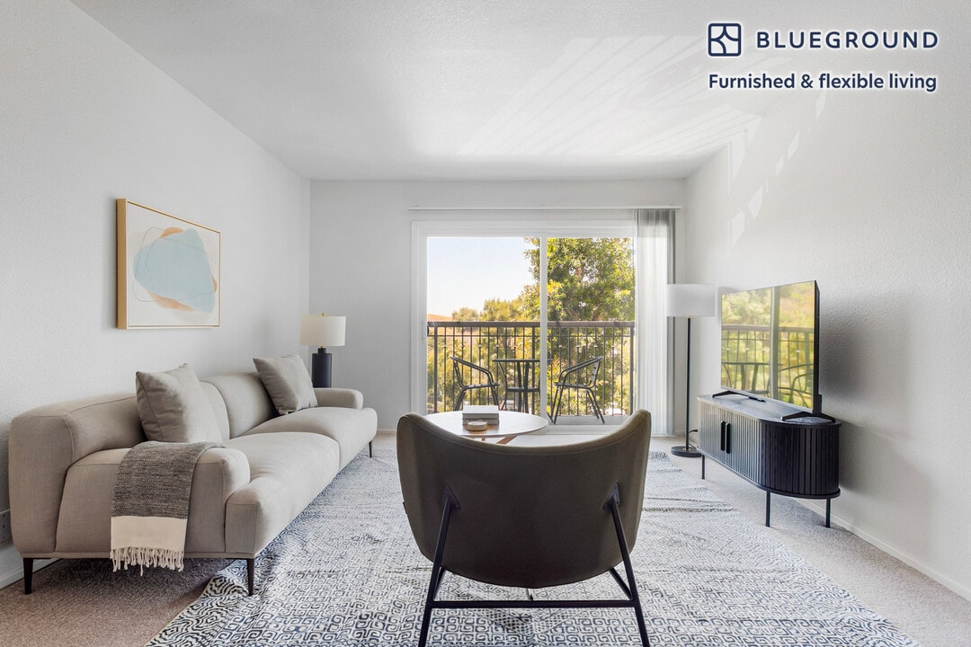 3654 Barham Blvd in Los Angeles, CA - Building Photo